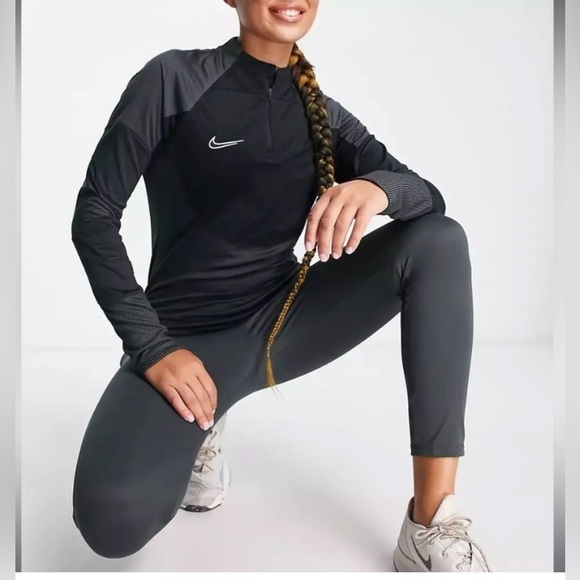 NEW, NIKE Quarter Zip Strike Drill Athletic Long Sleeve, Black - Picture 4 of 8